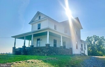 3562 St Luke Rd in Woodstock, VA - Foto de edificio - Building Photo