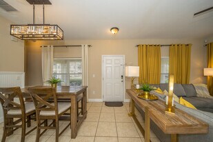 205 E Kirby St in Tampa, FL - Building Photo