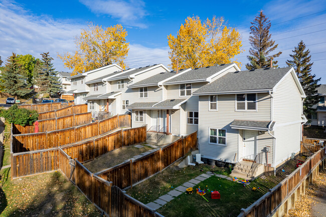 36-58 Stradwick Rise SW in Calgary, AB - Building Photo - Building Photo