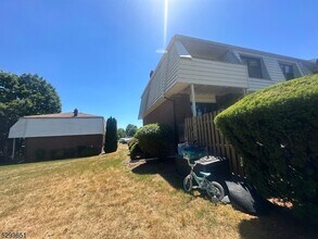 208 Windsor Ct in Hillsborough, NJ - Building Photo - Building Photo