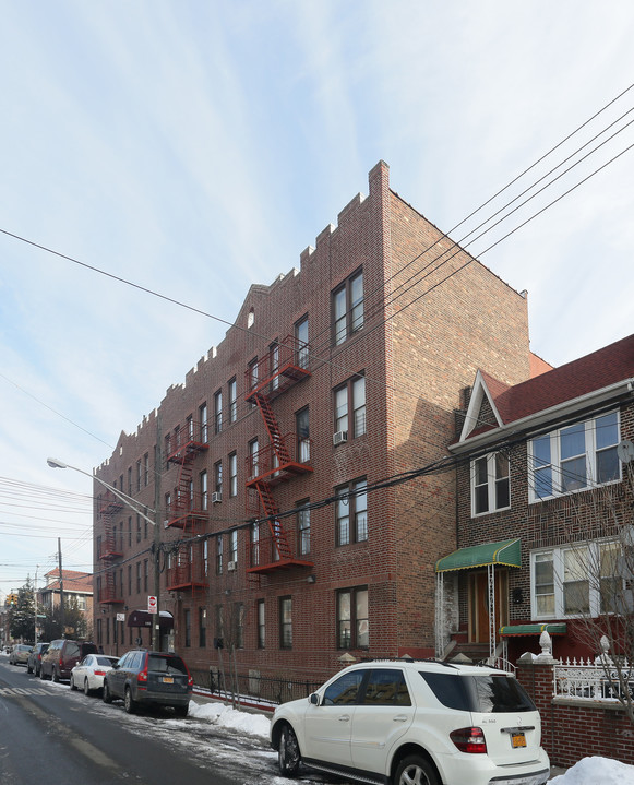 155 E 51st St in Brooklyn, NY - Building Photo