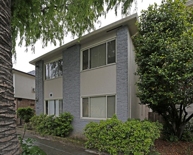 Ambassador Gardens in Sacramento, CA - Building Photo - Building Photo
