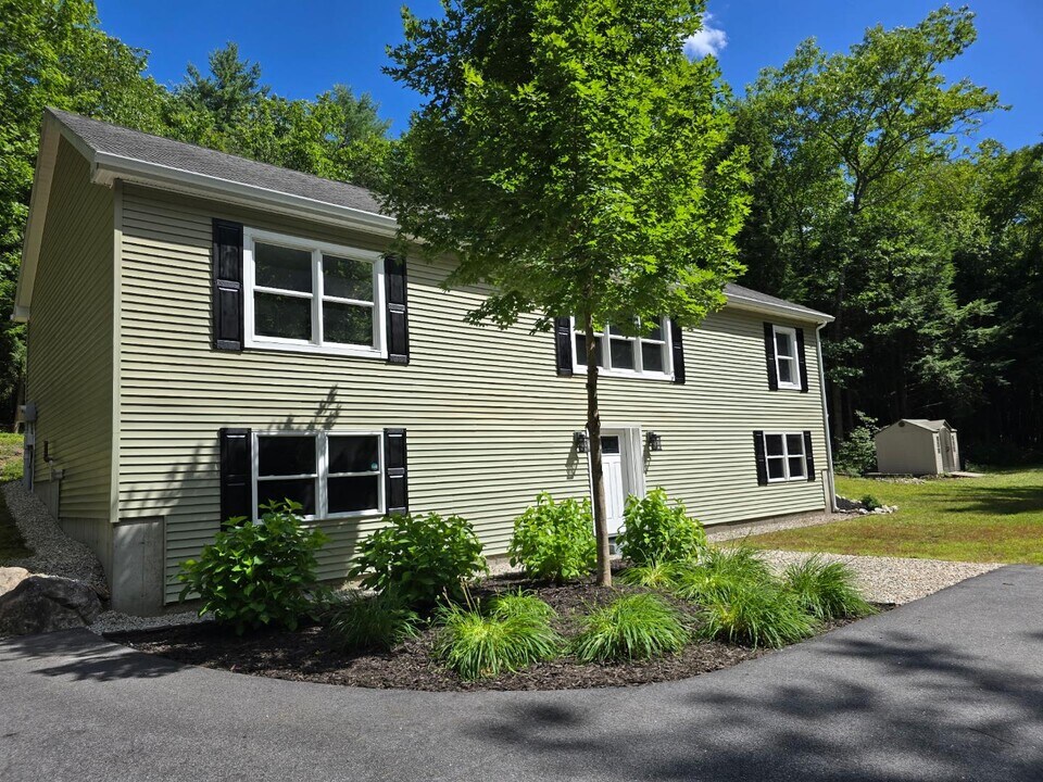 311 Tandberg Trail in Windham, ME - Building Photo