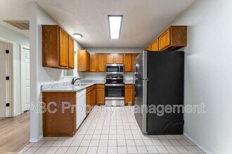 5803 Samantha St in Fayetteville, AR - Building Photo - Building Photo