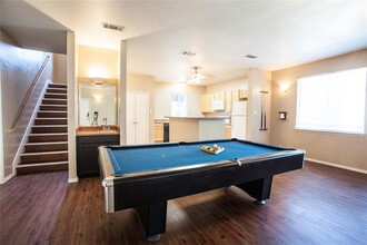 910 Keith Ln in Austin, TX - Foto de edificio - Building Photo