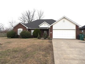 2204 W Sunset Dr in Rogers, AR - Building Photo