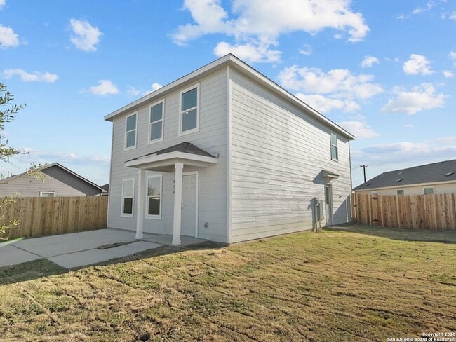 910 Stricker Path in San Antonio, TX - Building Photo - Building Photo