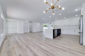 6250 SW 62nd Pl in South Miami, FL - Building Photo - Building Photo