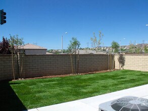 19845 Christopher Ln in Santa Clarita, CA - Building Photo - Building Photo