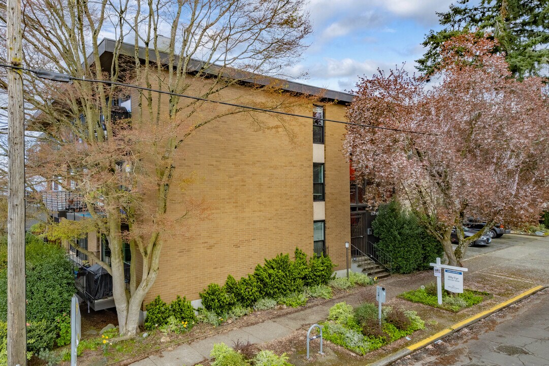 Mercer Villa in Seattle, WA - Building Photo