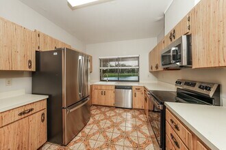 1594 The 12th Fairway in Wellington, FL - Foto de edificio - Building Photo