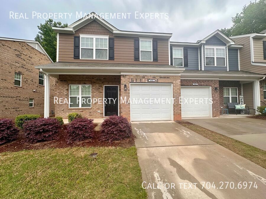 9341 Grand Valley Dr in Charlotte, NC - Building Photo
