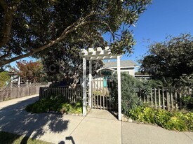 758 Lily St in Monterey, CA - Building Photo