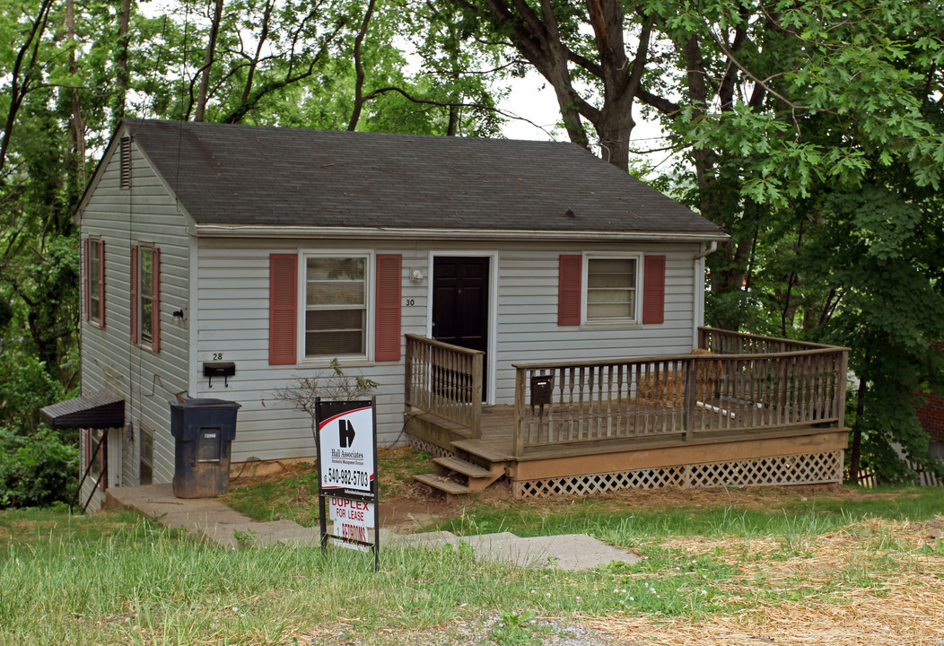 24-28 Hillcrest Ave NE in Roanoke, VA - Building Photo