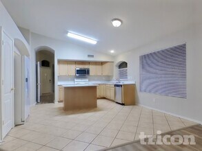 3021 S Woodruff, Unit 2F in Mesa, AZ - Building Photo - Building Photo