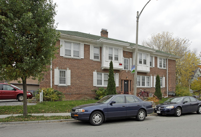 2309 E Locust St in Milwaukee, WI - Building Photo - Building Photo