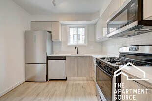 7621 N Sheridan Rd in Chicago, IL - Building Photo