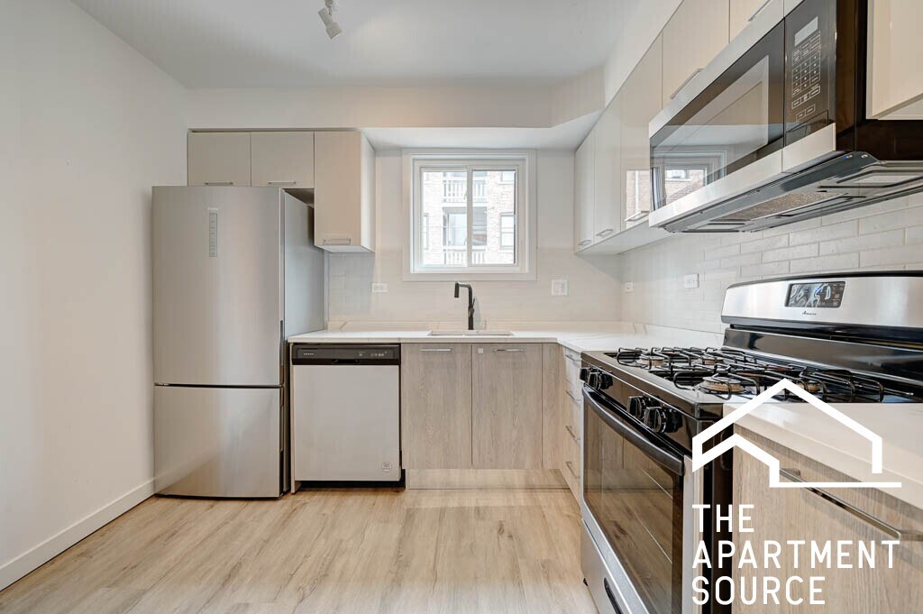 7621 N Sheridan Rd in Chicago, IL - Building Photo