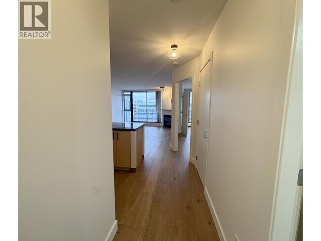 175 W 1st St in North Vancouver, BC - Building Photo - Building Photo