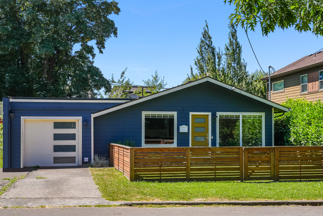 8607 N Wayland Ave in Portland, OR - Building Photo