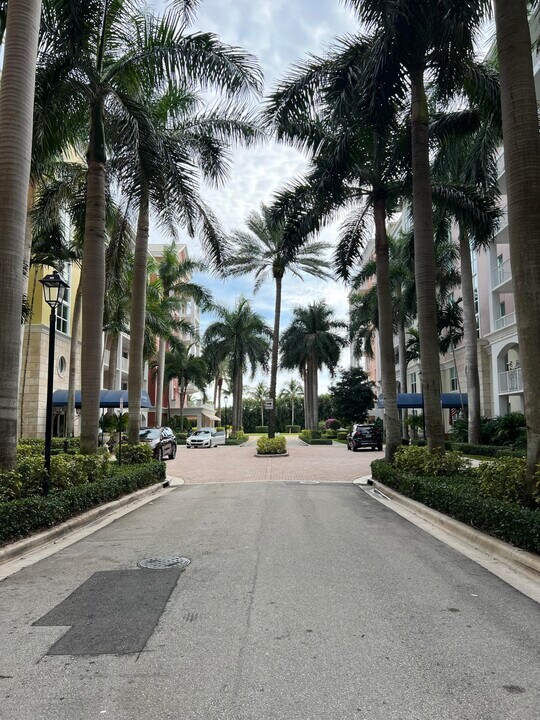 806 E Windward Way in Lantana, FL - Building Photo