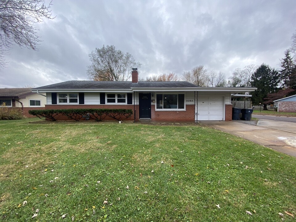 4202 Shirley Dr in Belleville, IL - Building Photo