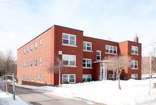 2124 Harris Cres in Burlington, ON - Building Photo