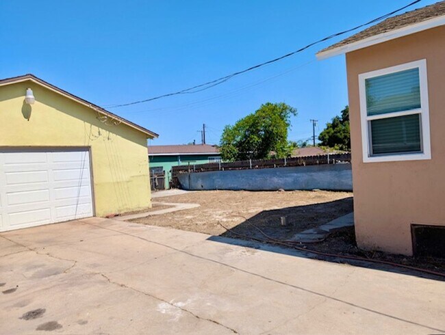 214 N Vernon Ave in Azusa, CA - Building Photo - Building Photo