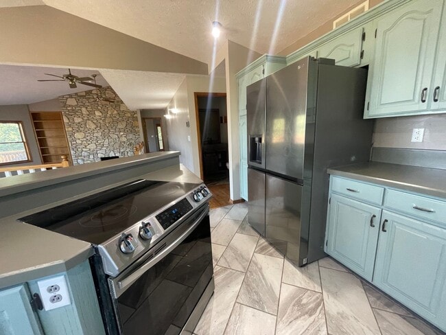property at 437 Zinnia Ln