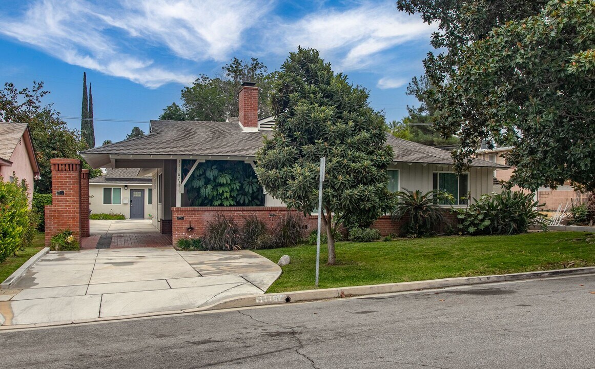11167 Richmont Rd-Unit -. in Loma Linda, CA - Building Photo