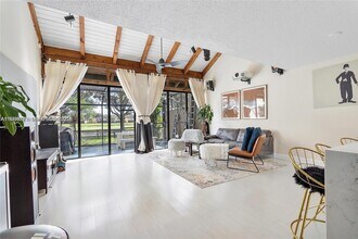 1281 W Fairway Rd in Pembroke Pines, FL - Building Photo - Building Photo