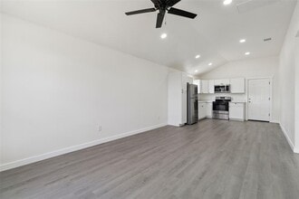 1087 Schubert Ln in Kyle, TX - Building Photo - Building Photo