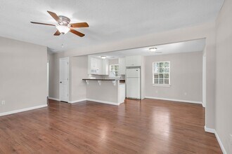 226 Egret Cir in Richmond Hill, GA - Building Photo - Building Photo