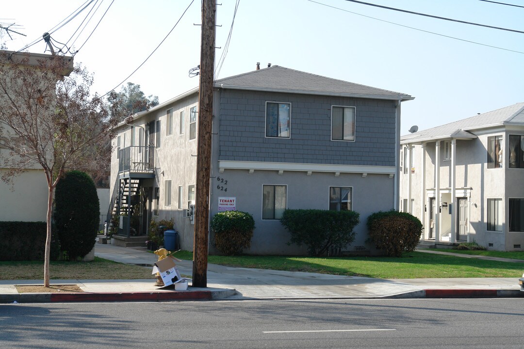 622 E Chevy Chase Dr in Glendale, CA - Foto de edificio