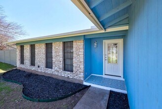 801 Salem Ln in Austin, TX - Building Photo - Building Photo