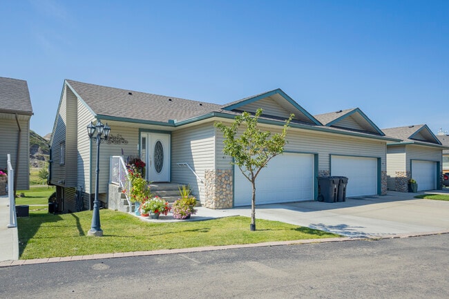 Riverside Gardens in Drumheller, AB - Building Photo - Building Photo