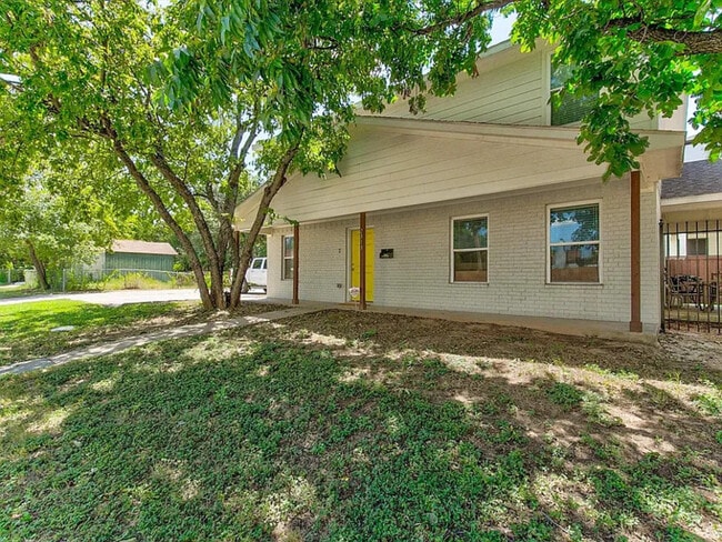 2313 W Devitt St in Fort Worth, TX - Building Photo - Building Photo
