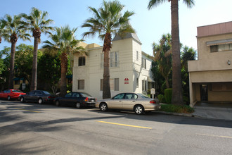 208-210 N Louise St in Glendale, CA - Foto de edificio - Building Photo