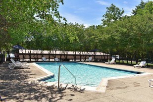 Pine Ridge Apartments - Southfield, MI in Southfield, MI - Building Photo