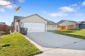 1317 W Electra St in Moses Lake, WA - Building Photo - Building Photo