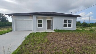 3318 1st St SW in Lehigh Acres, FL - Building Photo