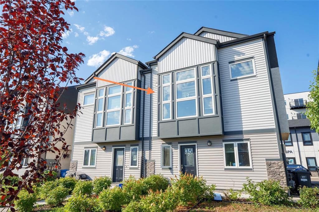 33 Nihal Bay in Winnipeg, MB - Building Photo