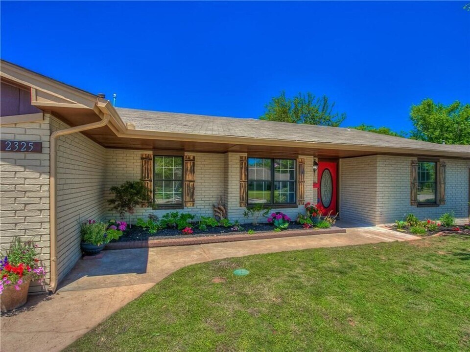 2325 NW 119th St in Oklahoma City, OK - Building Photo