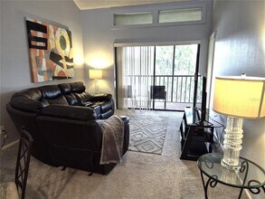 270 Woodlake Wynde in Oldsmar, FL - Building Photo - Building Photo