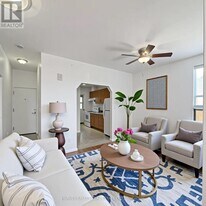 206 Augusta Ave in Toronto, ON - Building Photo