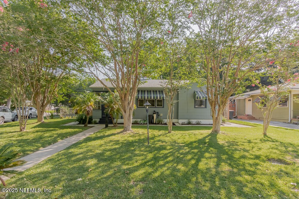 1375 Menna St in Jacksonville, FL - Building Photo