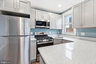 7318 Frontenac St in Philadelphia, PA - Foto de edificio - Building Photo