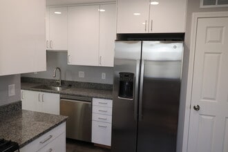 2022 E Saratoga St in Ferndale, MI - Foto de edificio - Building Photo