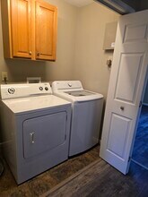 2102 Kingsbury Rd in Hendersonville, NC - Foto de edificio - Building Photo