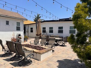 721 Loma Dr, Unit 721 Loma Drive in Hermosa Beach, CA - Foto de edificio - Building Photo